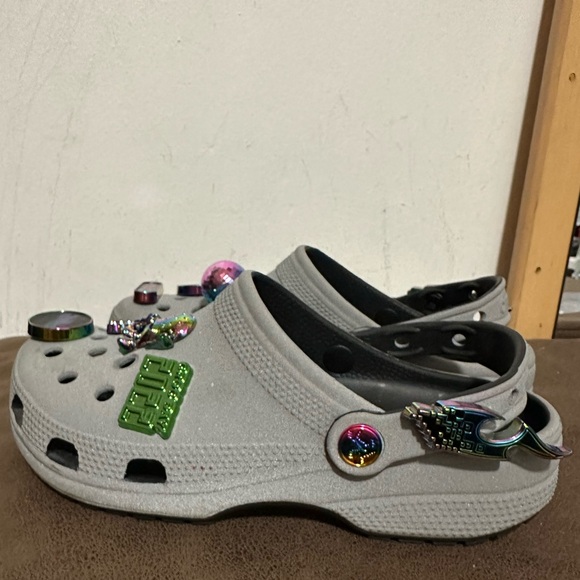 CROC DAY X CROCS CLASSIC CLOG 20th ANNIVERSARY REFLECTIVE CROC SPECIAL / LIMITED - Picture 5 of 11
